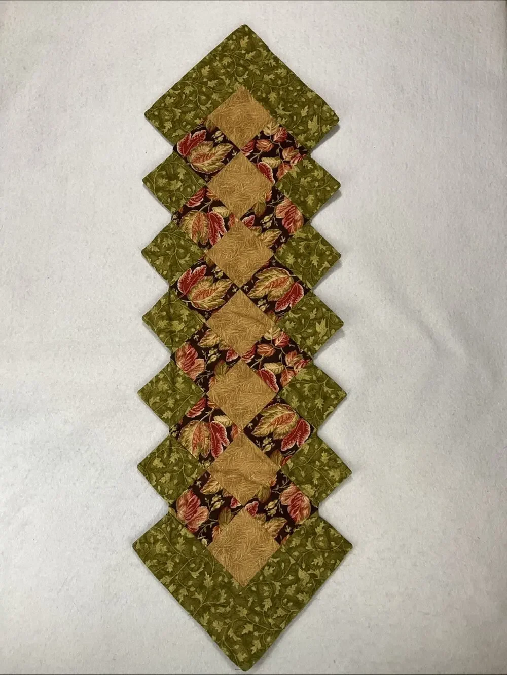 Handcrafted Machine Quilted REVERSIBLE TABLE RUNNER Fall Autumn Winter Pinecone